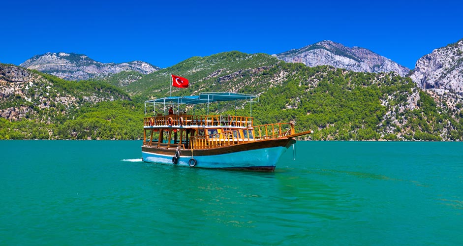 Eine Bootsfahrt zum Green Canyon in Antalya