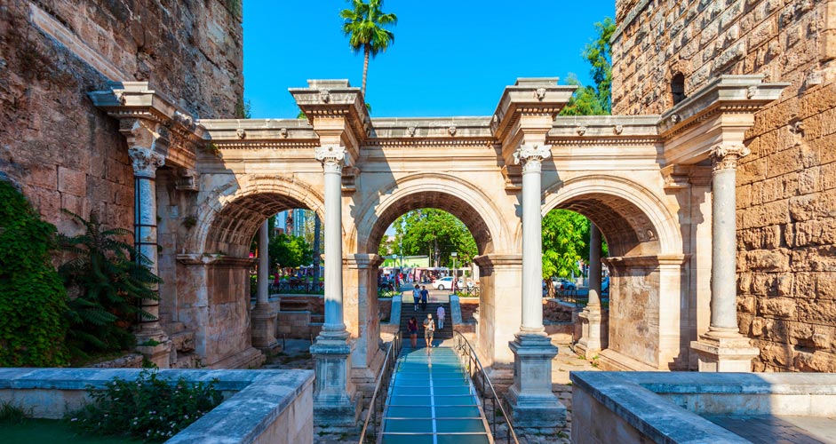 Hadrianstor in der Altstadt von Antalya