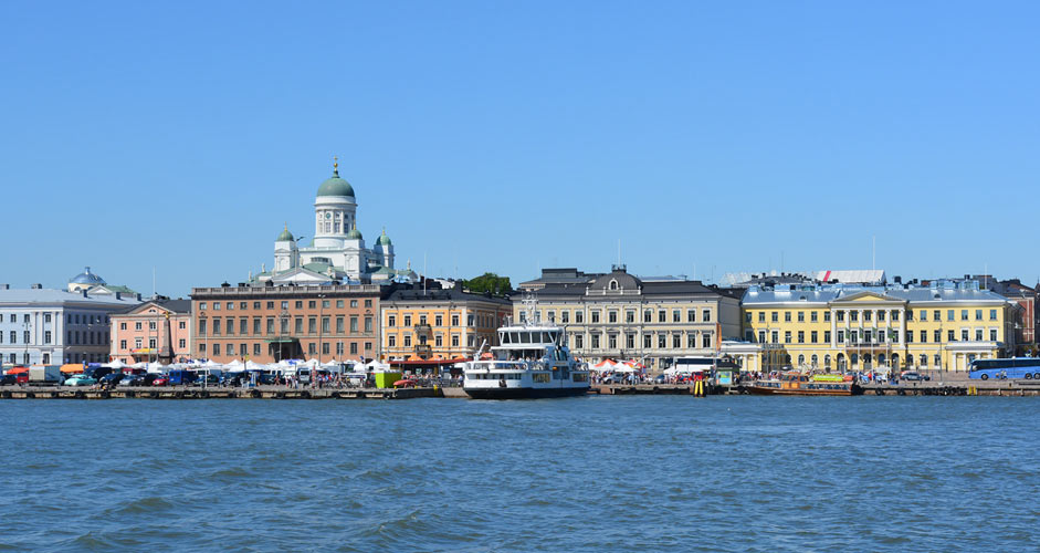Der Marktplatz und der Präsidentenpalast in Helsinki