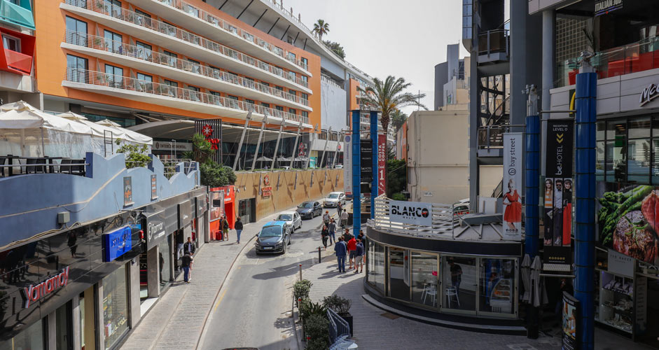 Straßen von Paceville in Sant Julian's Malta