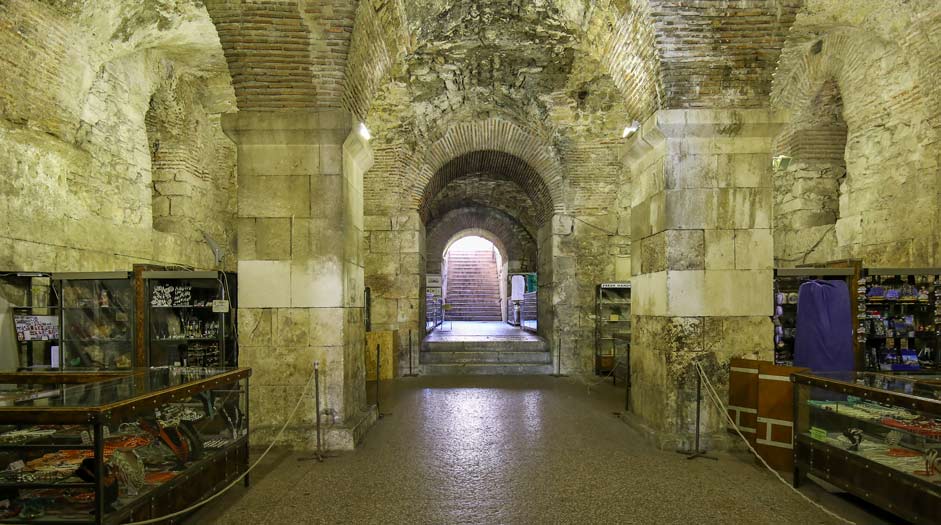 Einkaufstunnel oder Untergeschosses in Split
